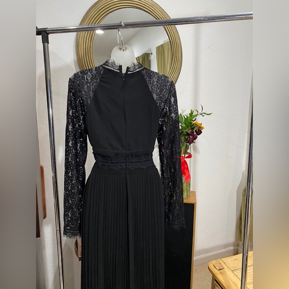 🎄TFNC Lace Maxi Dress - Picture 5 of 9